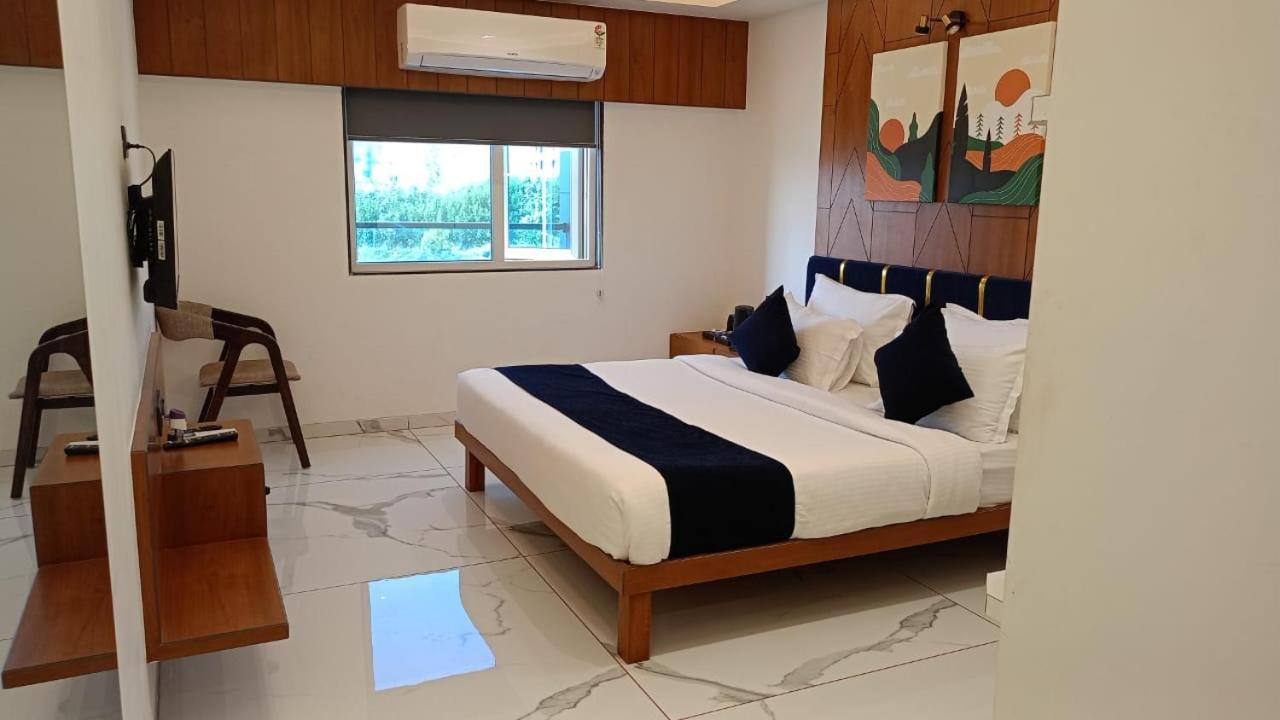 The Scenic Unity Hotel Garudeshwar Buitenkant foto
